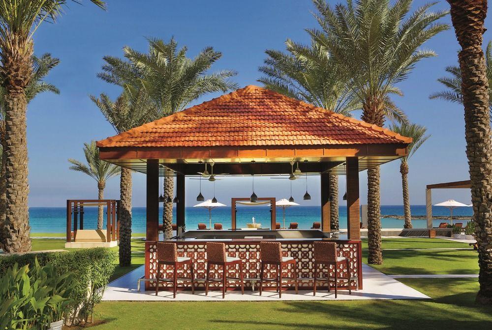 Al Bustan Palace, A Ritz-Carlton Hotel Muscat Exterior foto The Beach Club