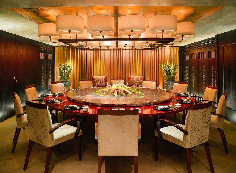 Al Bustan Palace, A Ritz-Carlton Hotel Muscat Exterior foto A private dining room at a restaurant in Hong Kong
