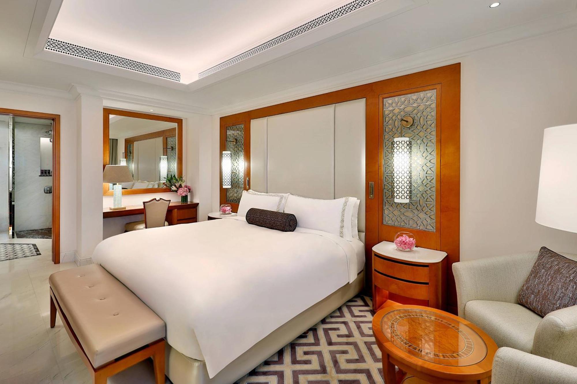 Al Bustan Palace, A Ritz-Carlton Hotel Muscat Exterior foto A room at the Taj Mahal Palace