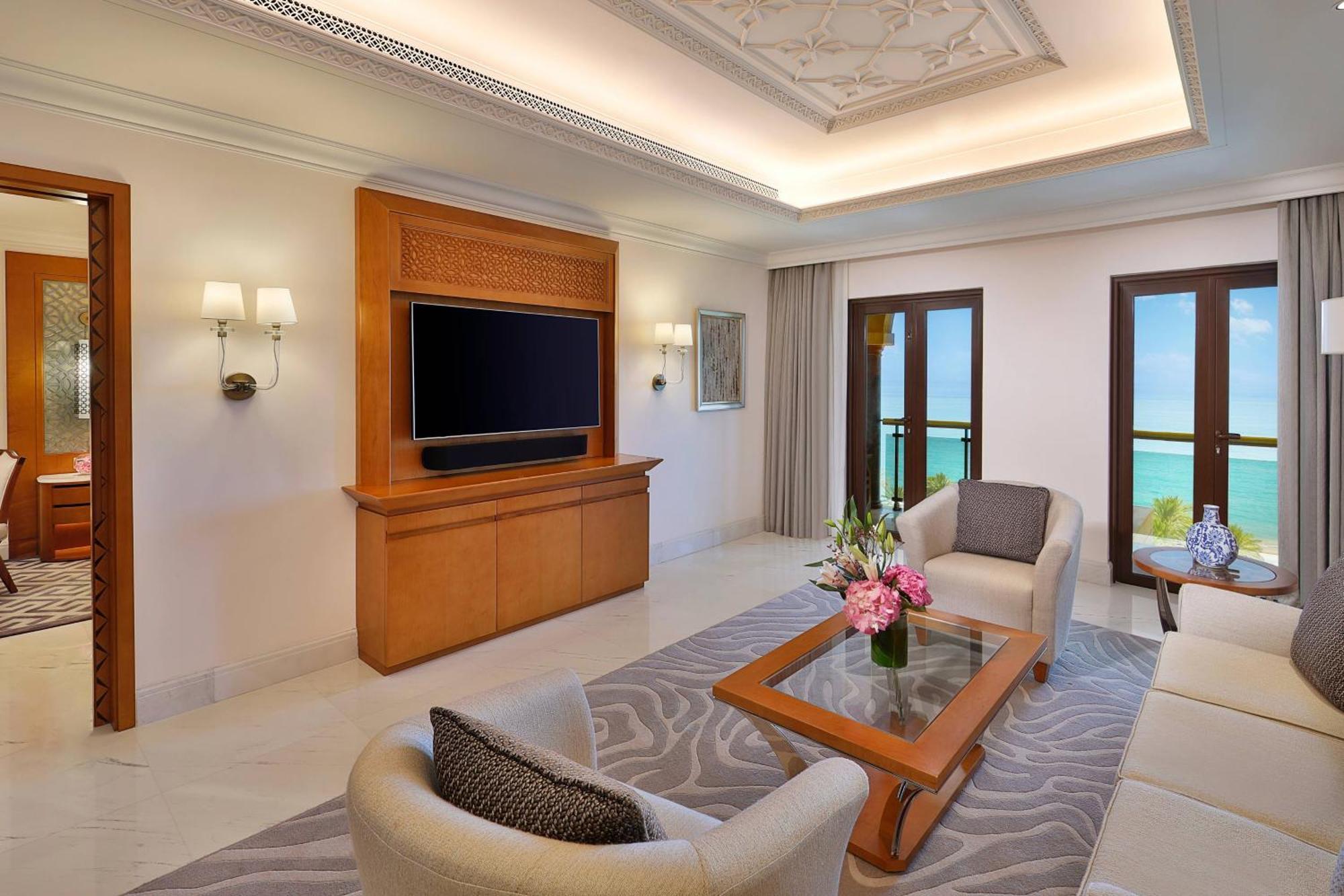 Al Bustan Palace, A Ritz-Carlton Hotel Muscat Exterior foto Living room of a suite