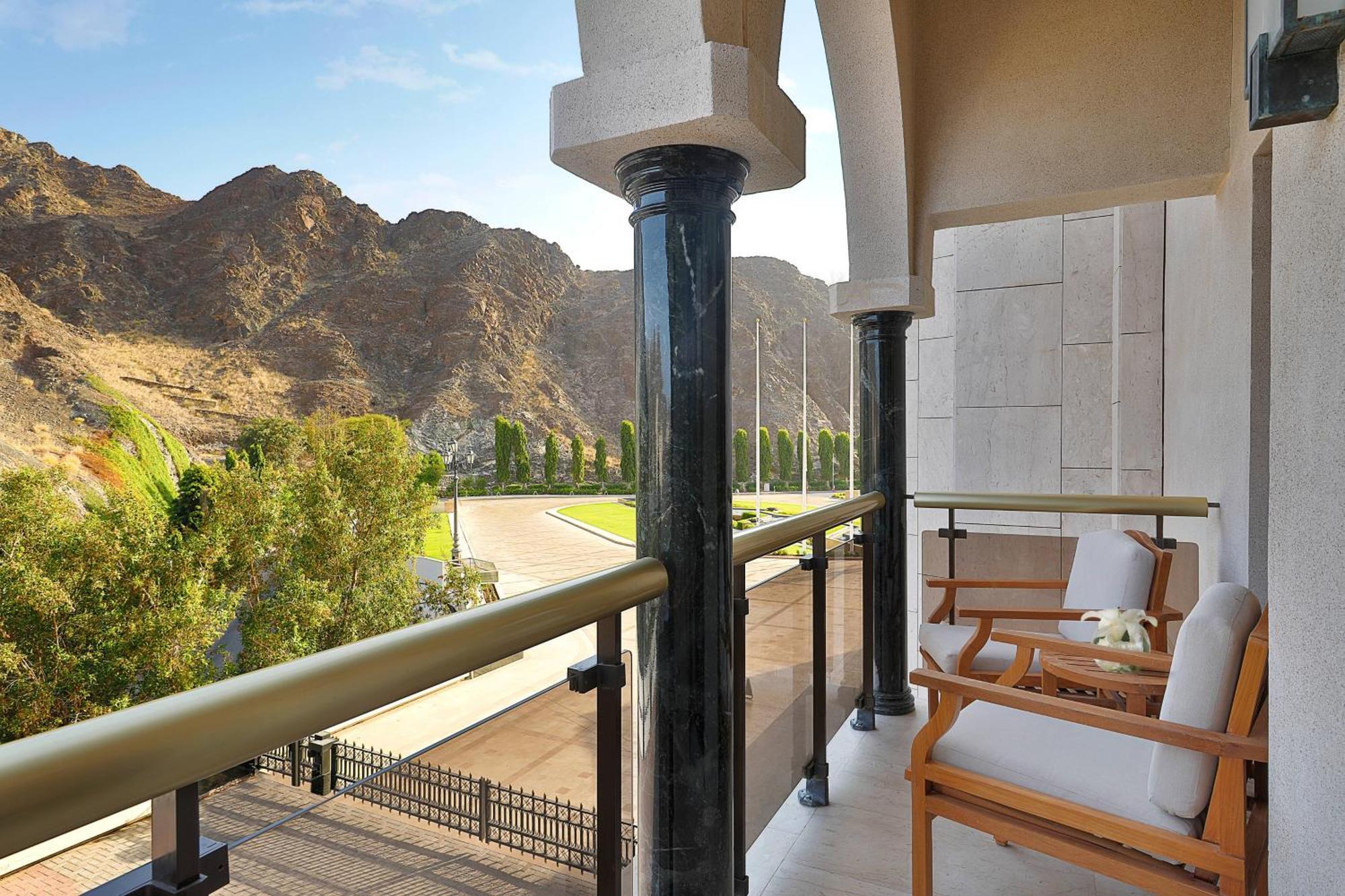 Al Bustan Palace, A Ritz-Carlton Hotel Muscat Exterior foto Balcony of a suite at the Ritz-Carlton, Laguna Niguel