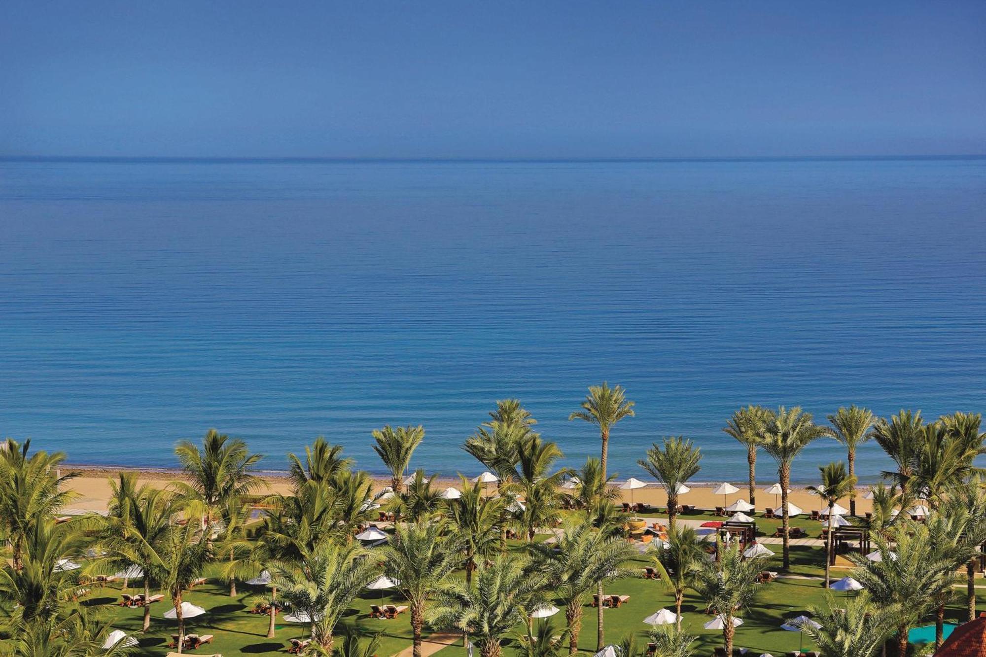 Al Bustan Palace, A Ritz-Carlton Hotel Muscat Exterior foto The beach at the resort
