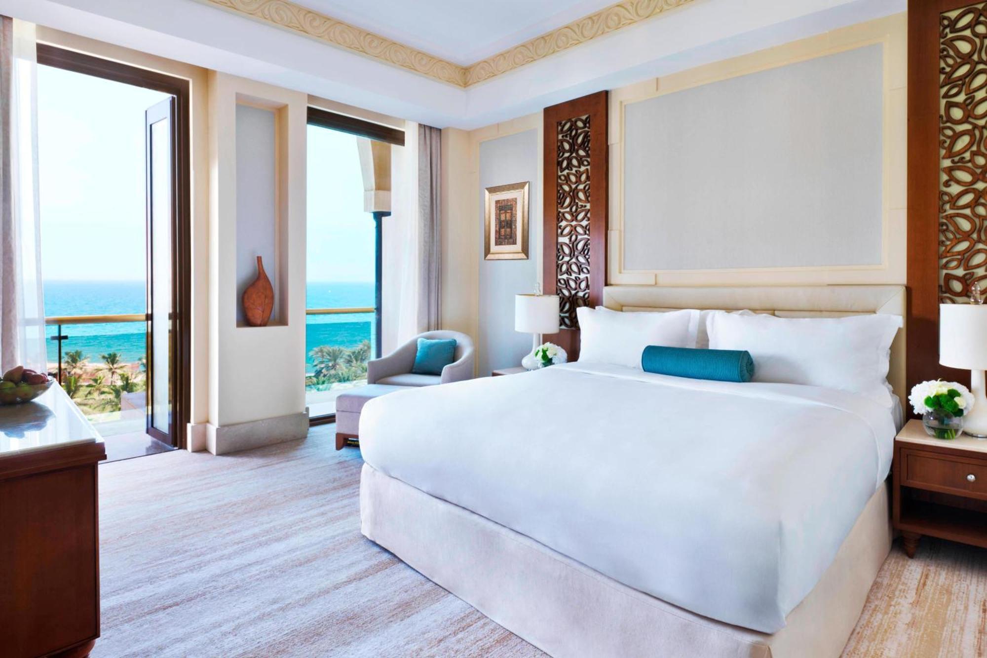 Al Bustan Palace, A Ritz-Carlton Hotel Muscat Exterior foto Deluxe Room