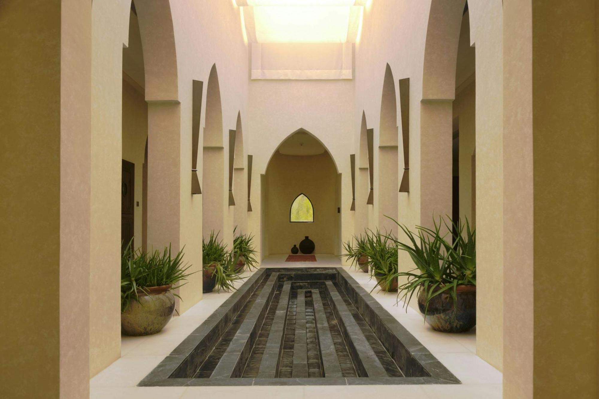 Al Bustan Palace, A Ritz-Carlton Hotel Muscat Exterior foto The interior of the hotel
