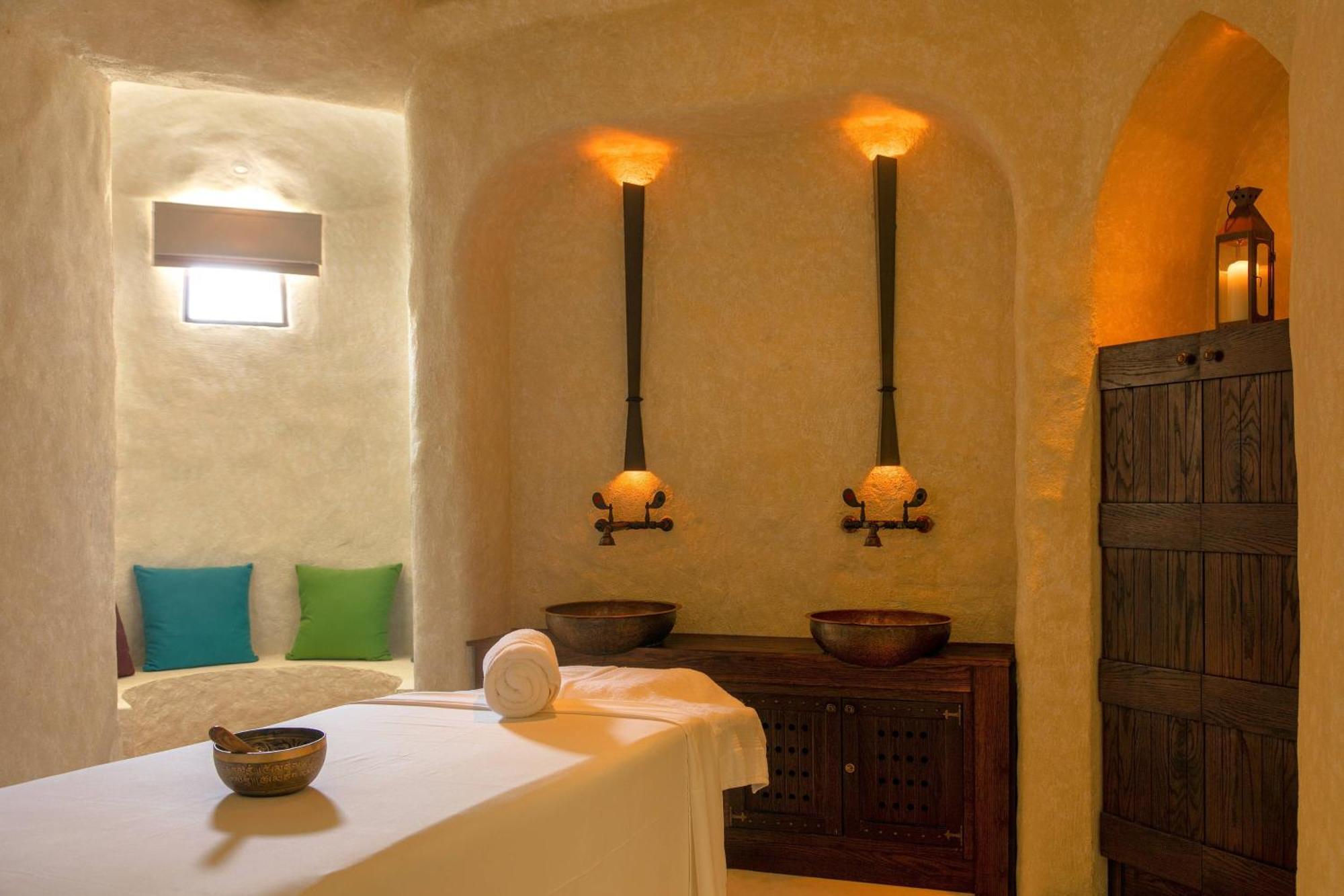 Al Bustan Palace, A Ritz-Carlton Hotel Muscat Exterior foto Spa at the Royal Spa at The Royal, Marrakech