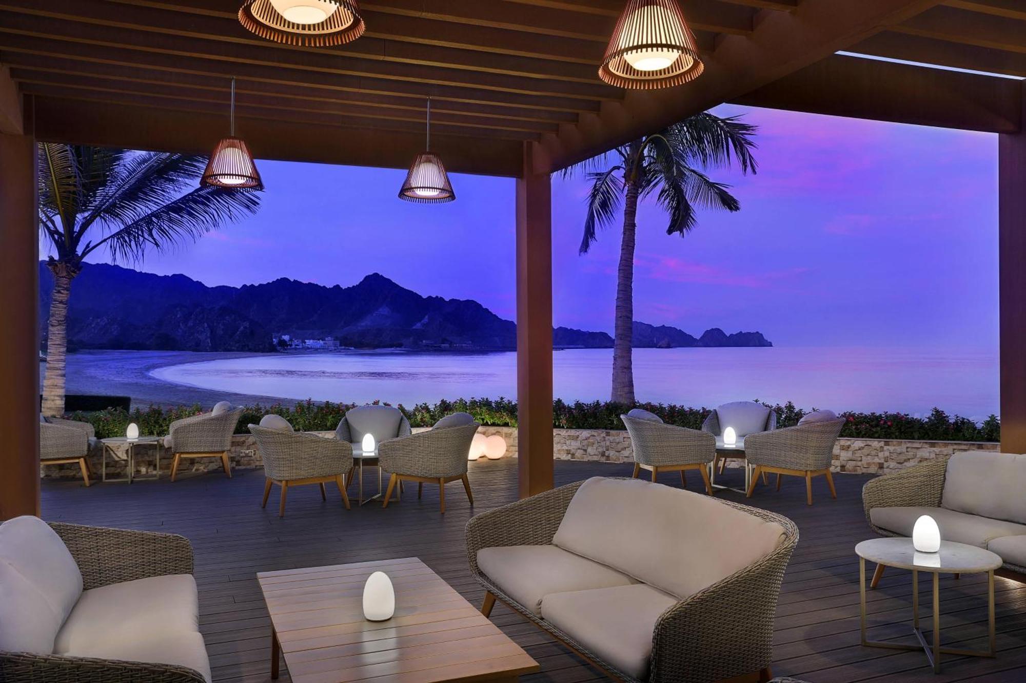 Al Bustan Palace, A Ritz-Carlton Hotel Muscat Exterior foto The Beach Club