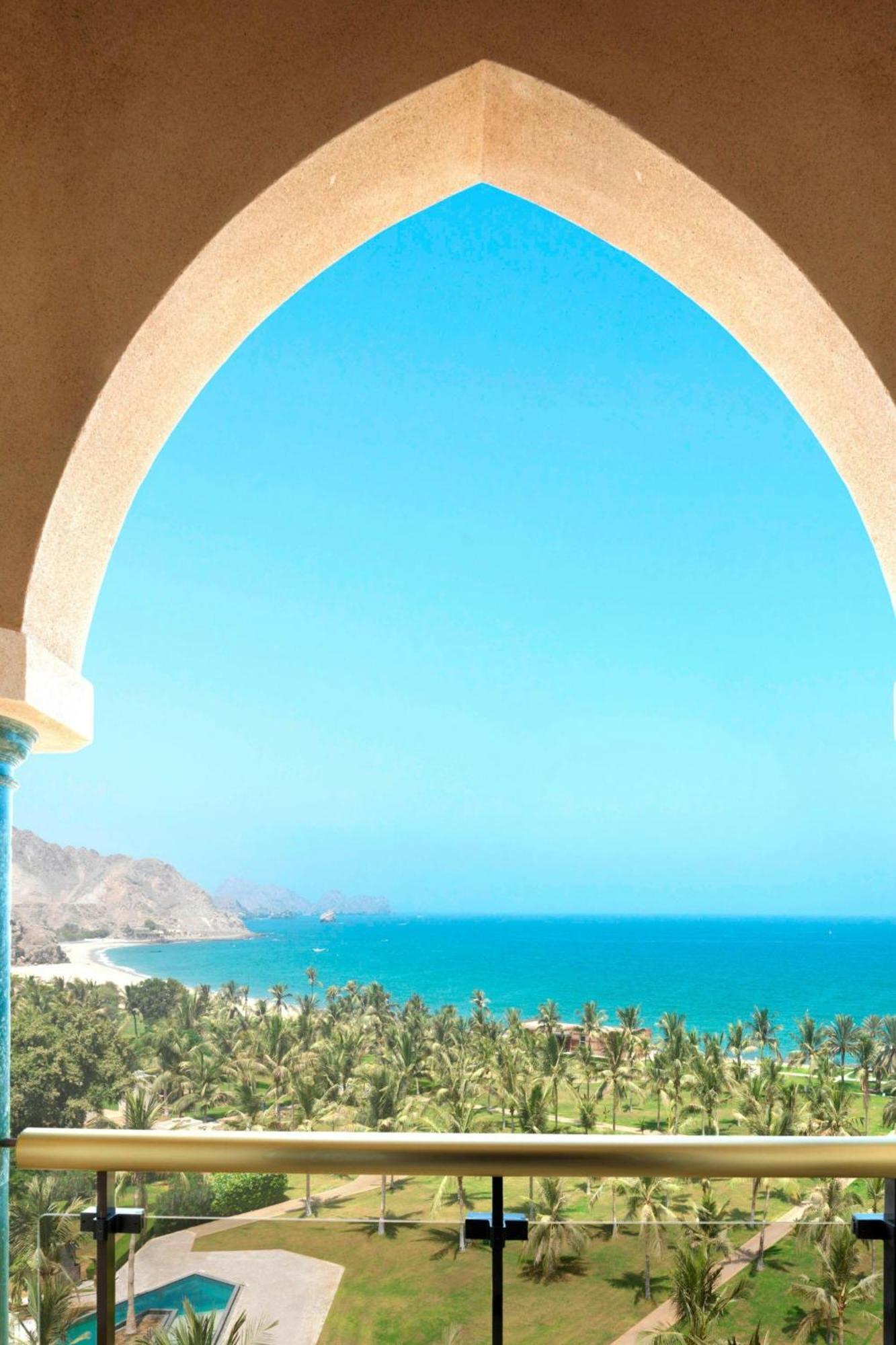 Al Bustan Palace, A Ritz-Carlton Hotel Muscat Exterior foto View of the sea from the hotel